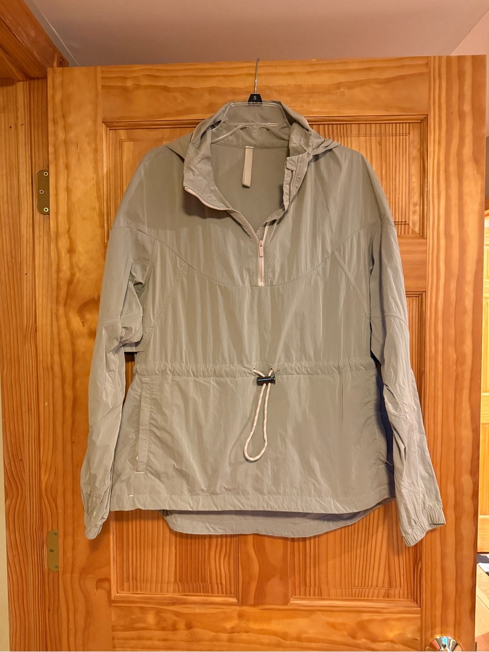 lululemon athletica Sage Green Hooded Pullover Anorak - Women